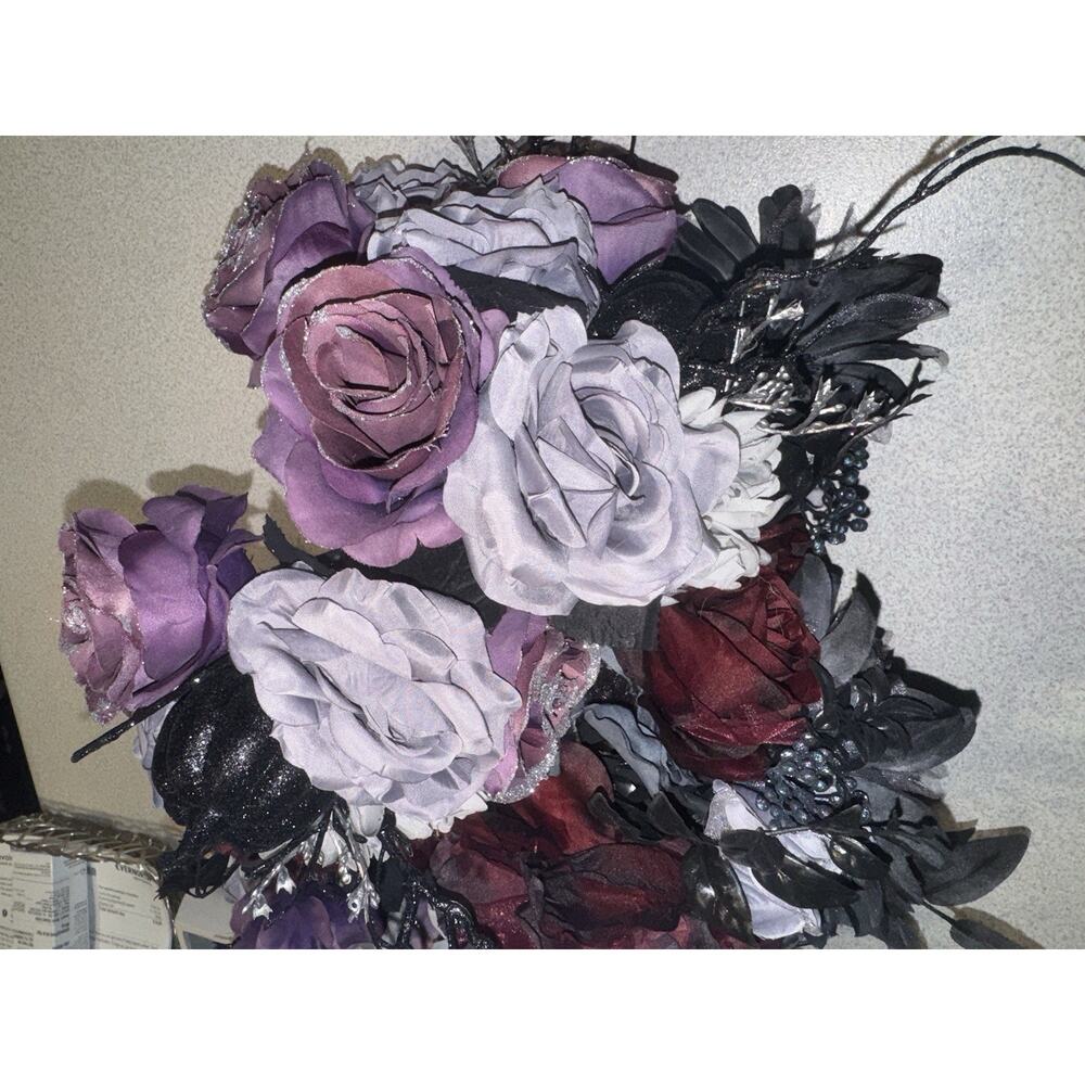 Lot Of 10 Ashland Halloween Red Black Gray Roses Peony Elegant Floral Bouquet - Picture 3 of 6
